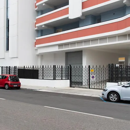 Youhosty - Pirelli 28 Apartment